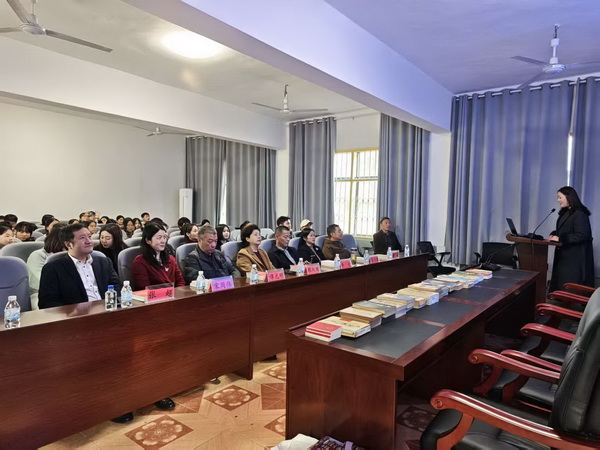 法治护成长 爱心进校园 民革株洲市委会赴醴陵仙霞中学开展“送法进校园”主题活动 (4).jpg 法治护成长 爱心进校园 民革株洲市委会赴醴陵仙霞中学开展“送法进校园”主题活动 (4).jpg