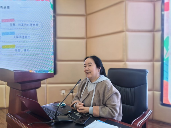 株洲民革党员王辉平走进湖南化工职院开展心理委员专项培训 (2).jpg