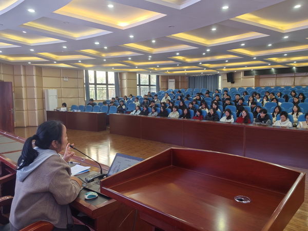 株洲民革党员王辉平走进湖南化工职院开展心理委员专项培训 (3).jpg