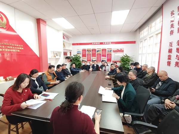 探寻中车文化，共学两会精神——民革株洲市石峰区工委开展主题活动 (4).jpg