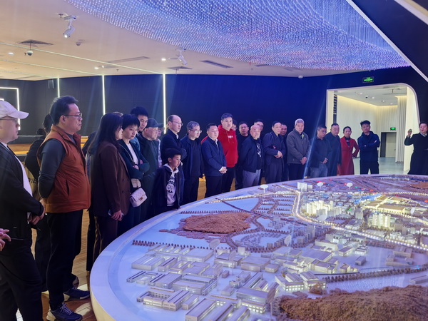 探寻中车文化，共学两会精神——民革株洲市石峰区工委开展主题活动 (3).jpg