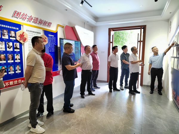 谭光明带队赴民革岳阳市委会调研党员之家建设 (1).jpg