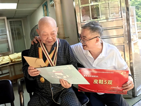 天安门前的株洲身影——101岁抗战老兵袁寿春受邀观礼九三阅兵 (2).jpg