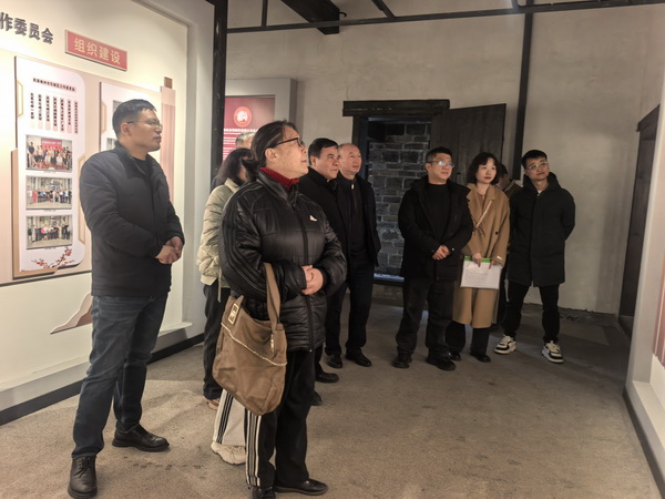 传承秋瑾革命精神 践行民革初心使命 民革株洲市石峰三支部开展主题教育活动 (1).jpg