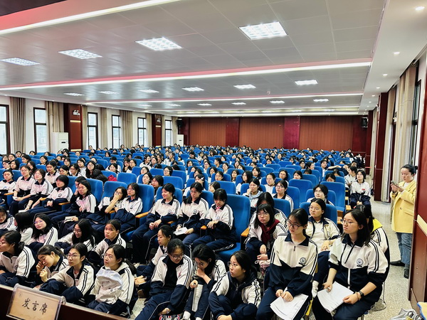 守护花季，与法同行：民革党员走进醴陵四中开展法治教育讲座 (3).jpg