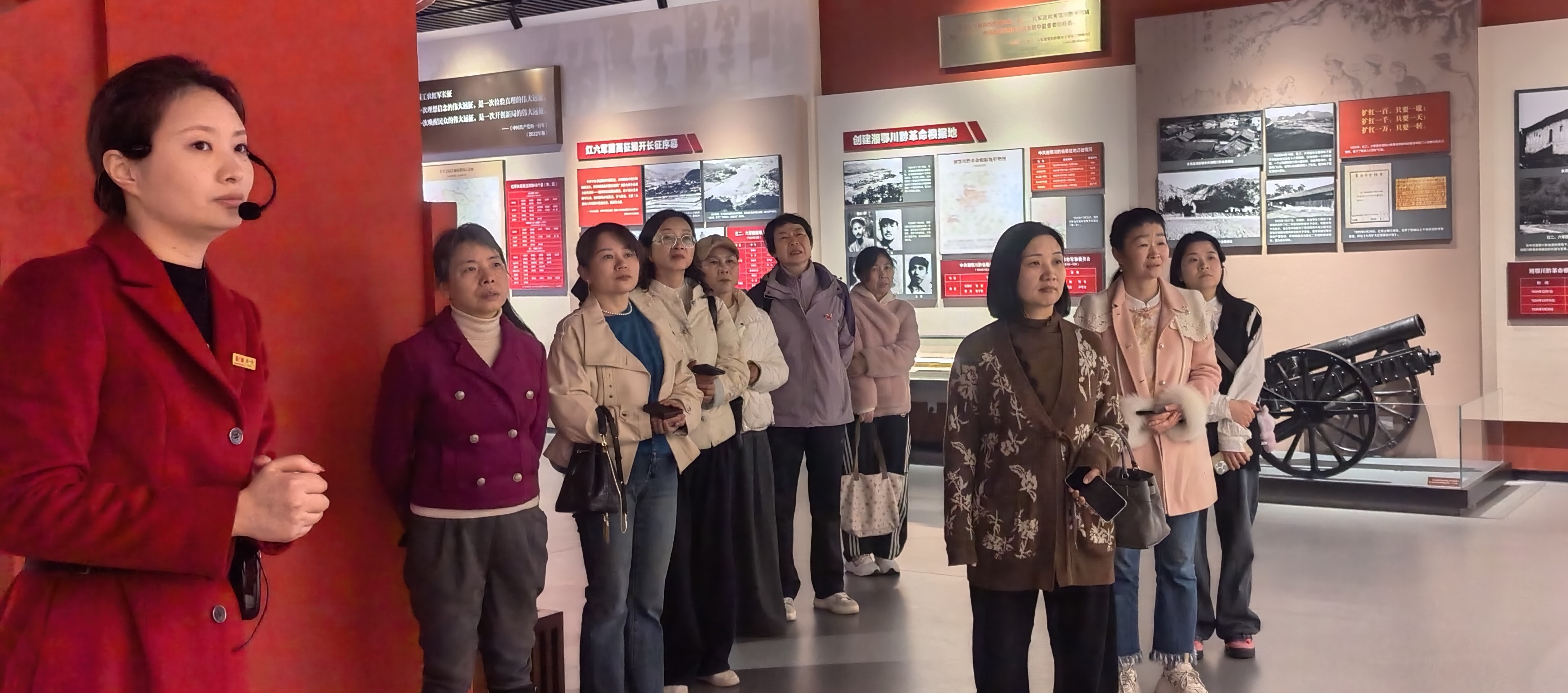三八活动参观.jpg