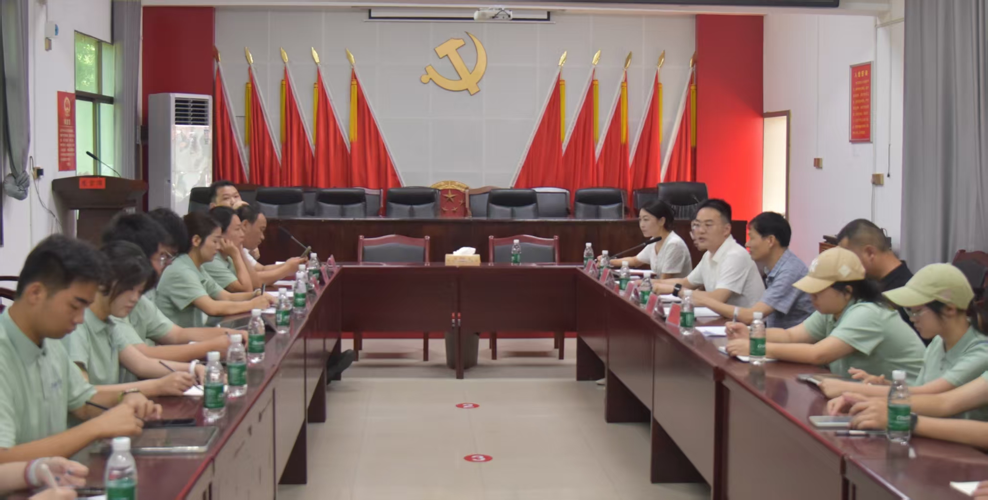 迎风桥镇政府开会.jpg 迎风桥镇政府开会.jpg
