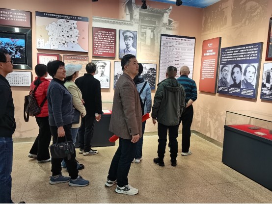 民盟衡阳师范学院总支开展“凝心铸魂强根基、团结奋进新征程”主题教育暨“五学两助”活动.jpg