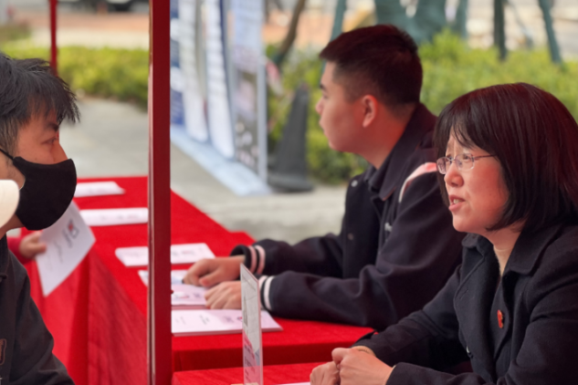代表在身边 服务“零距离” 正圆社区人大代表联络站开展专场法律咨询、普法宣传活动