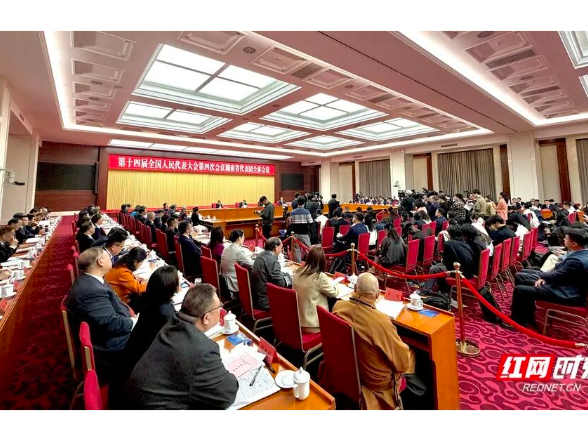 年轻人的选择题，看湖南在北京、深圳如何作答？