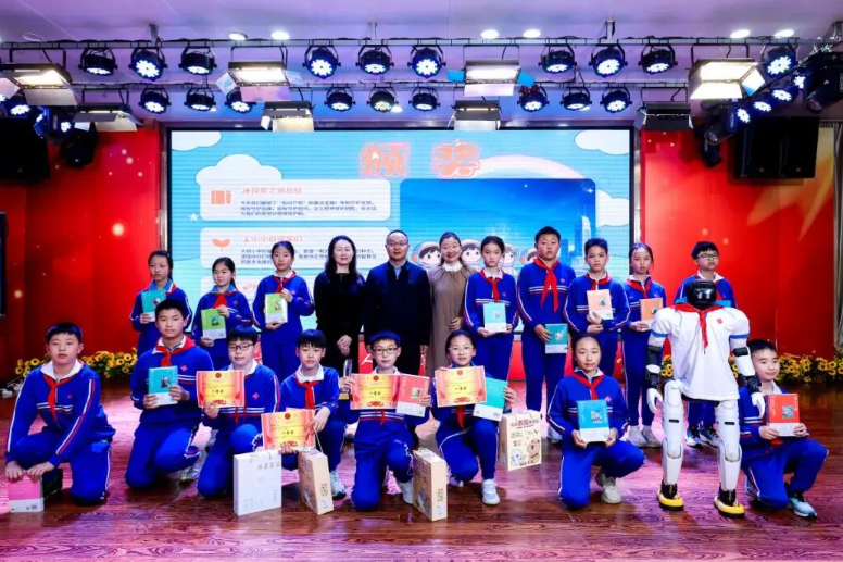 机器人“开讲”！雨花这堂知识产权课，孩子们抢着学