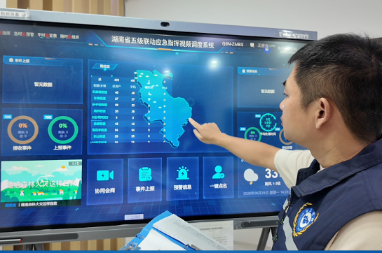 雨花区开展“扫楼、敲门、破窗、清堵”行动