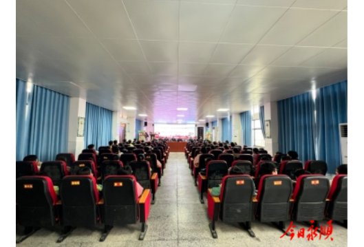 朵云轩向泽家镇九年制学校捐赠爱心图书