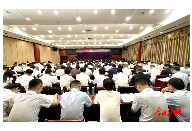 永顺县委常委会（扩大）会议召开