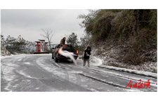 永茂镇全力保障雨雪天道路畅通