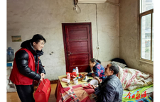 四联村开展“迎新春·送温暖”慰问活动