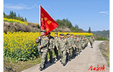 松柏镇组织基干民兵开展清明节祭扫活动