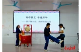 石堤镇初级中学开展土家族摆手舞非遗传承人进校园活动