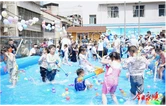 永顺县幼儿园开展六一亲子玩水活动