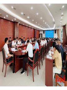 周海强主持召开永顺县政府第98次常务会议