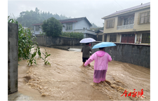 万民乡闻“汛”而动守一线筑牢防汛安全屏障