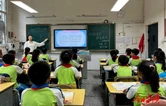 灵溪一小开展“交通安全伴我们成长”主题班会活动