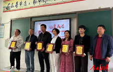名校团队及爱心企业家到石堤镇初级中学开展捐资助学活动
