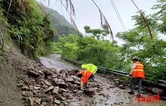 永顺县公路建设养护中心连续奋战全力防汛抢险保平安出行