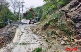 永顺县公路建设养护中心积极清理秋雨致农村公路塌方保安畅