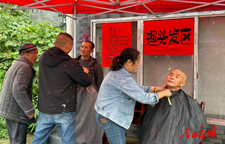 盐井乡新场村开展重阳节敬老主题活动