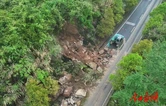 山体崩塌致道路受阻 永顺县公路建设养护中心及时抢险保畅通