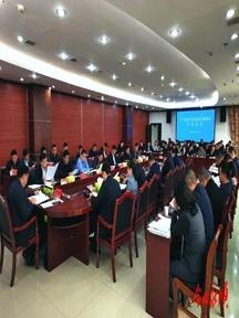 周海强主持召开十八届县人民政府第94次常务会议