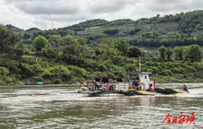 润雅乡：甘溪组渡船“接力”石桥组  五艘漂流船护航解民忧