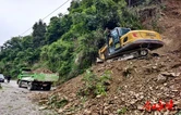 永顺县公路建设养护中心积极清理农村公路塌方保安畅