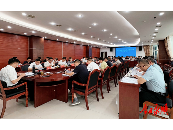 周海强主持召开永顺县十八届县人民政府第100次常务会议