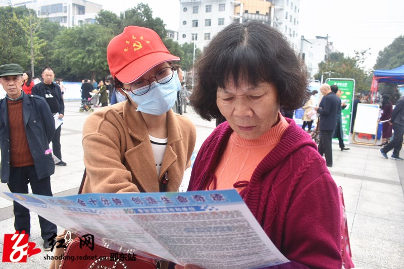 发放资料_副本.jpg