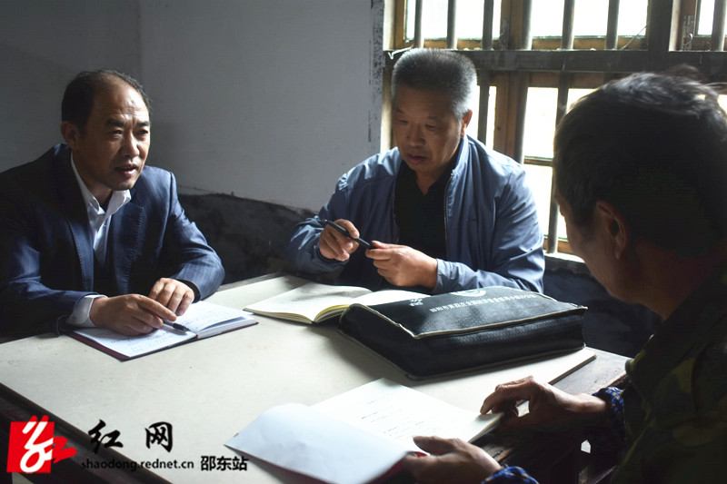 李建中走访贫困户_副本.jpg