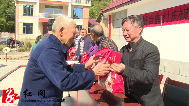 灵官殿镇老科协慰问90岁以上老人_副本.jpg