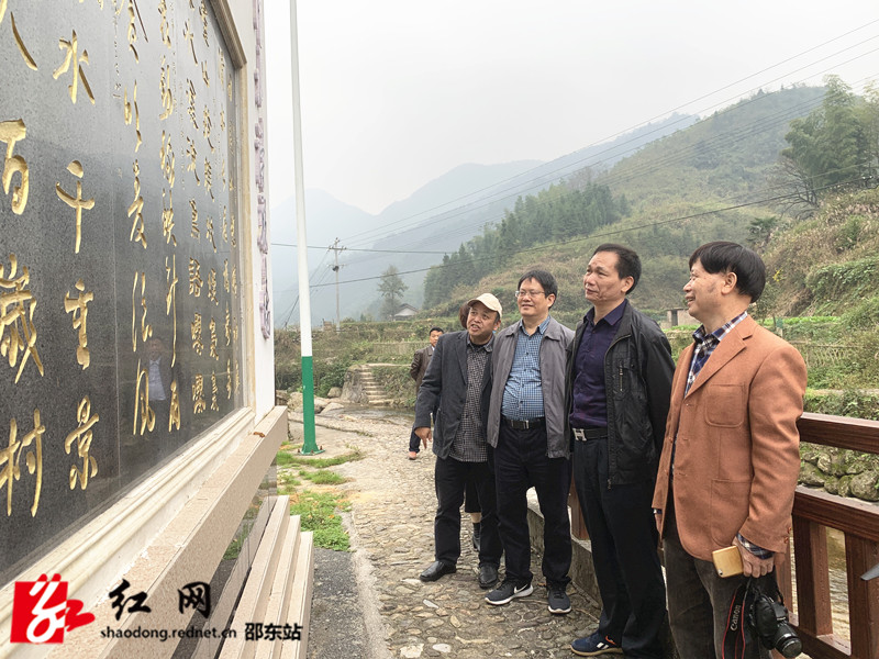 参观清水村诗联文化墙_副本.jpg