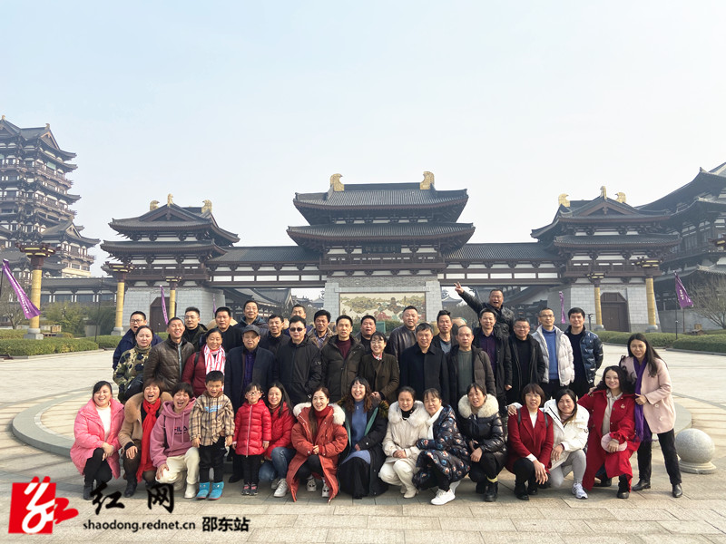 采风团成员在铜官窑古镇合影留念_副本.jpg
