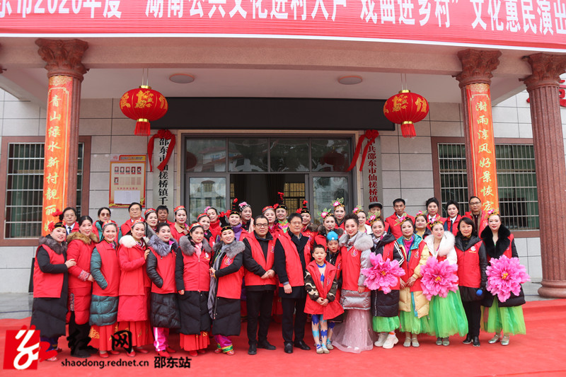 市委宣传部常务副部长贺志炜、市文联党组书记林祎和演员合影_副本.jpg