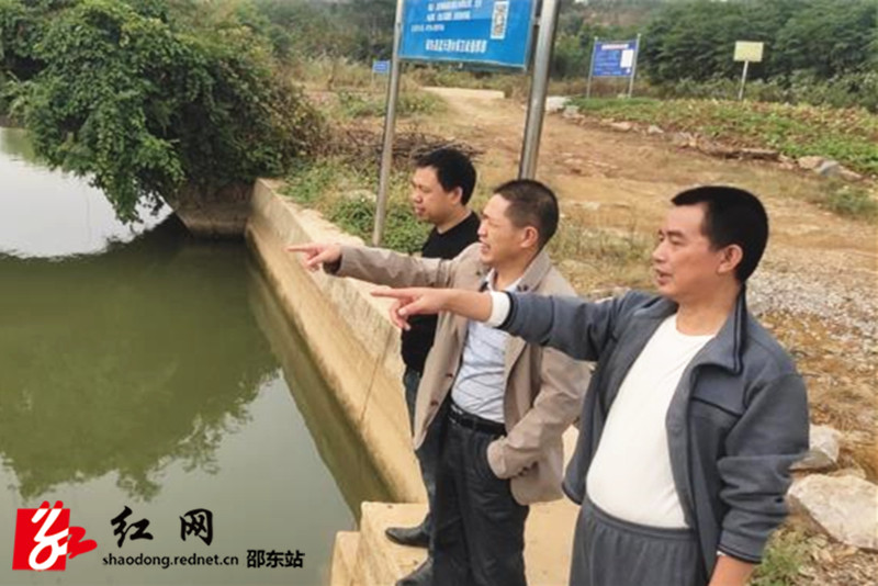 两市塘街道落实河长巡河制度_副本.jpg