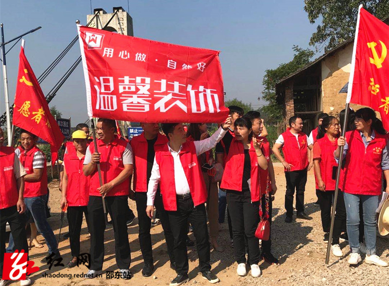 组织公司员工参与蓝天碧水保卫战_副本.jpg