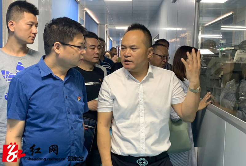 在创亿达参观调研_副本.jpg
