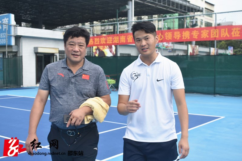 崔恒带队到邵东指导青少年网球训练_副本.jpg