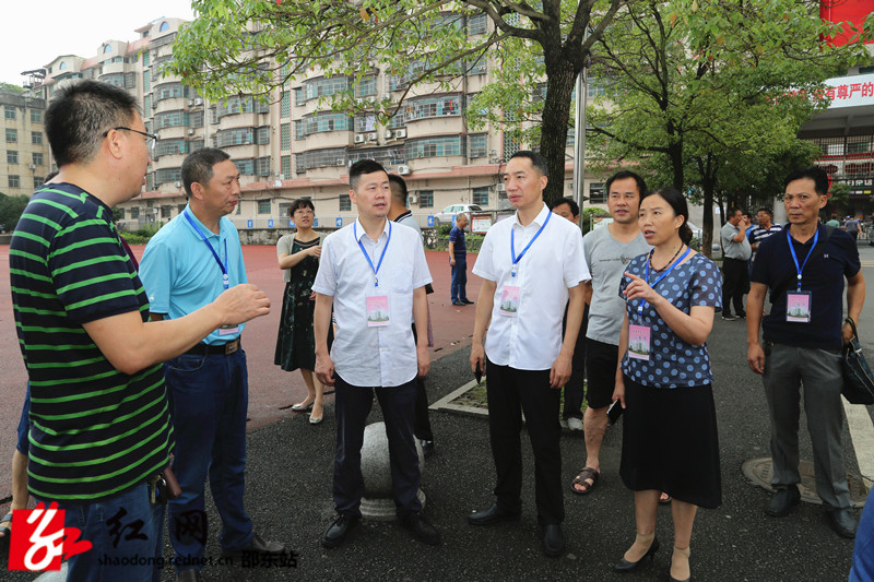 黄振国在城区三中督查高考工作_副本.jpg