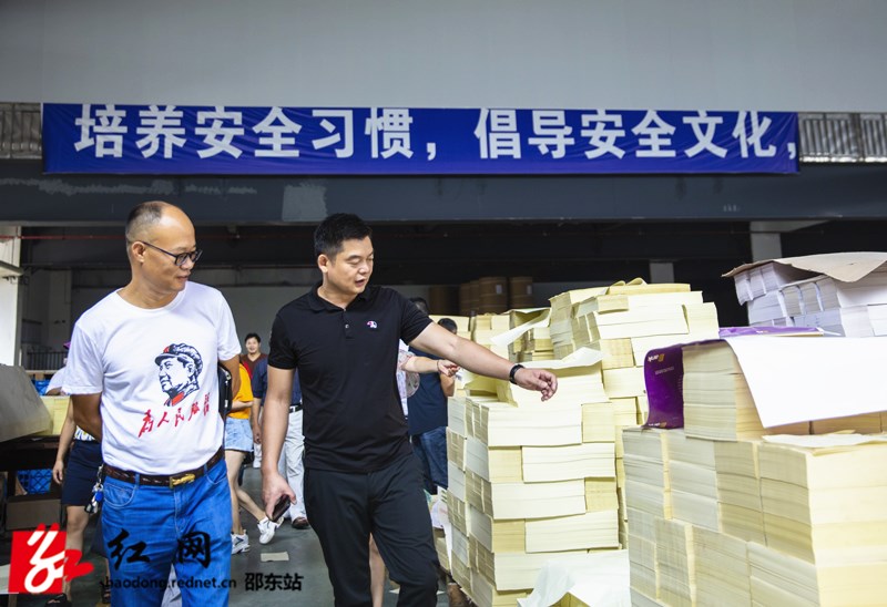 郭竟成带队参观园区企业_副本.jpg