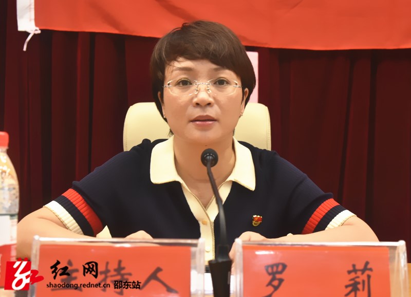 罗莉主持主题党日活动并讲话_副本.jpg