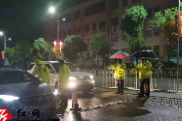 邵东交警夜查酒驾筑牢安全防线