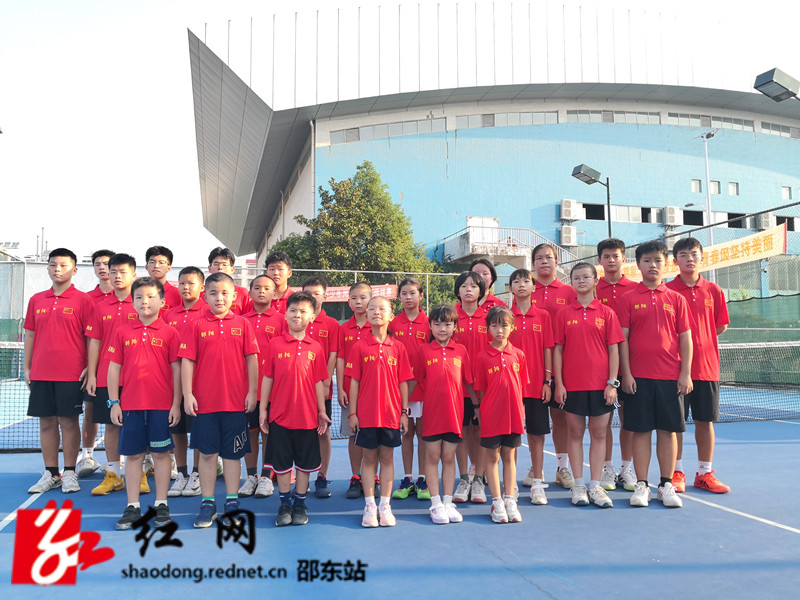 邵东参赛的青少年网球运动员合影_副本.jpg
